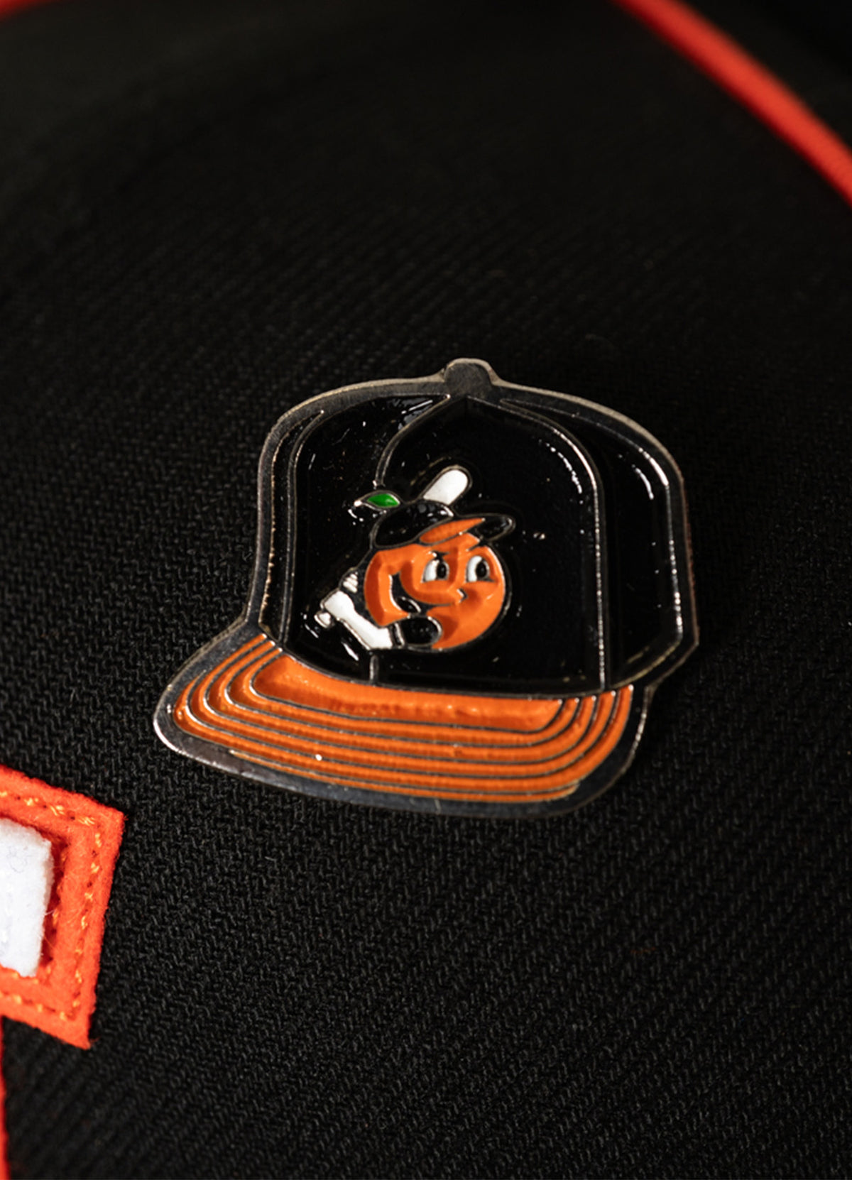PIN GORRA NEGRA