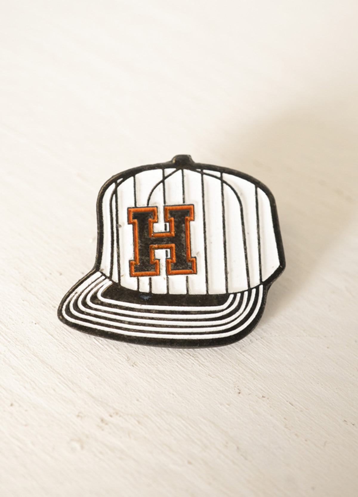 PIN GORRA RAYADA