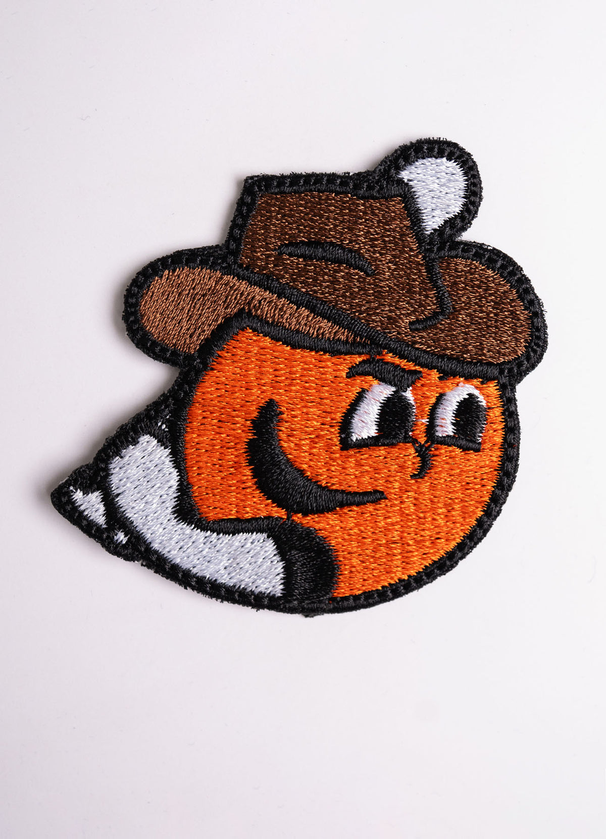 PARCHE NARANJITO CON SOMBRERO
